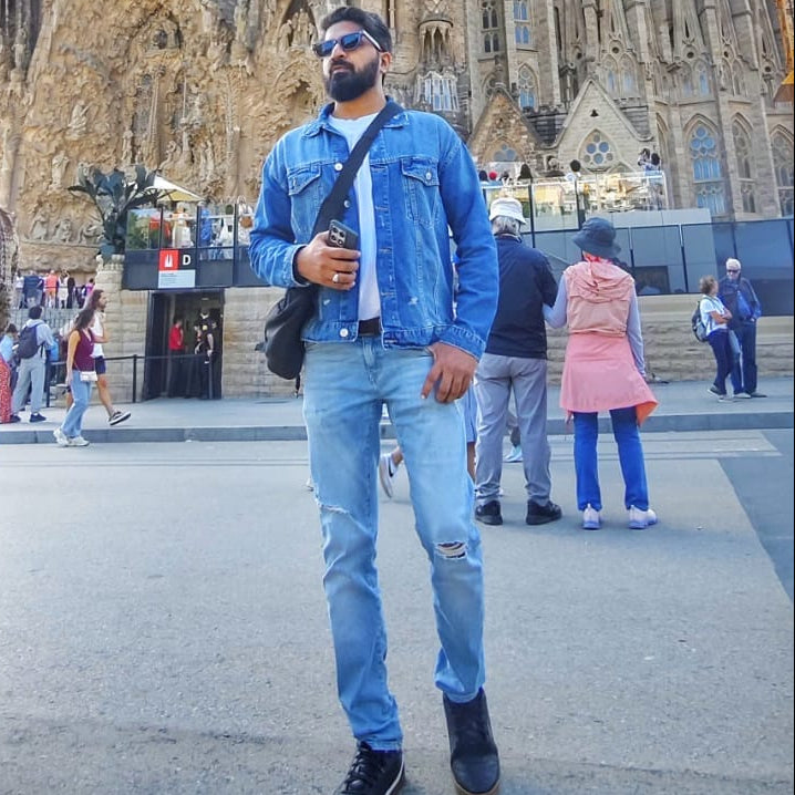 Person standing in front of the Sagrada Familia in Barcelona